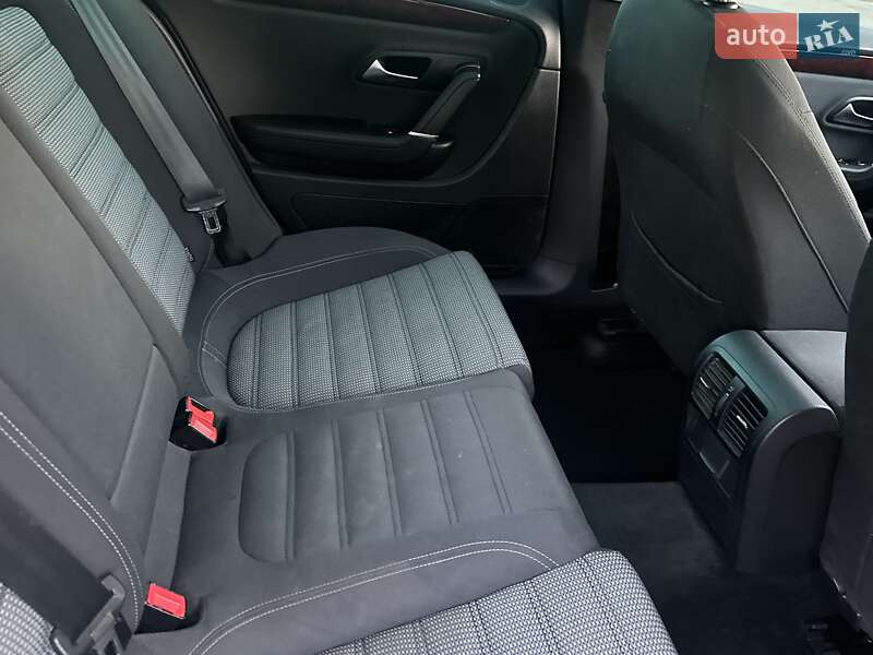 Купе Volkswagen CC / Passat CC 2010 в Сумах