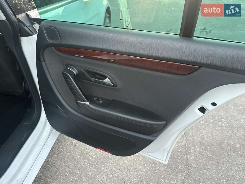 Купе Volkswagen CC / Passat CC 2010 в Сумах