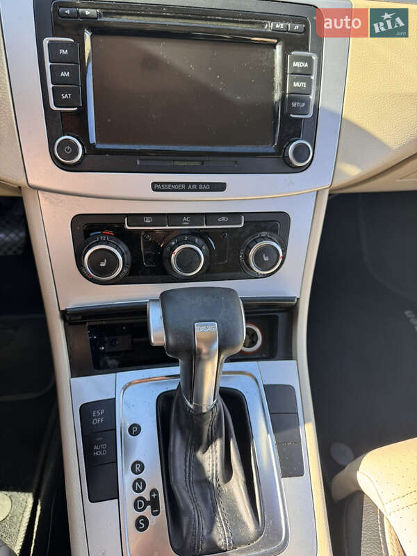 Купе Volkswagen CC / Passat CC 2010 в Києві