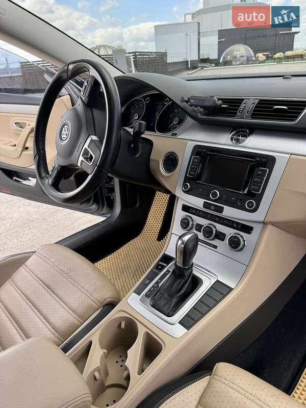 Купе Volkswagen CC / Passat CC 2014 в Киеве