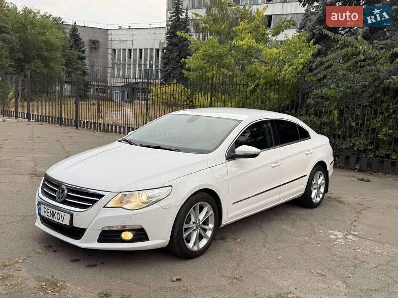 Купе Volkswagen CC / Passat CC 2011 в 