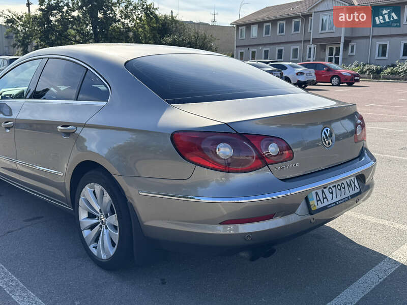 Купе Volkswagen CC / Passat CC 2011 в Киеве