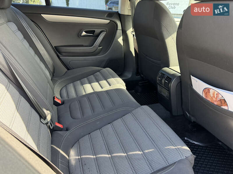 Купе Volkswagen CC / Passat CC 2011 в Киеве