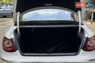 Купе Volkswagen CC / Passat CC 2011 в 