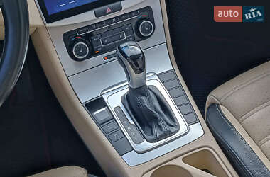 Купе Volkswagen CC / Passat CC 2011 в 