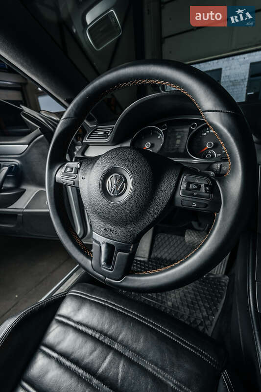 Купе Volkswagen CC / Passat CC 2012 в Черновцах