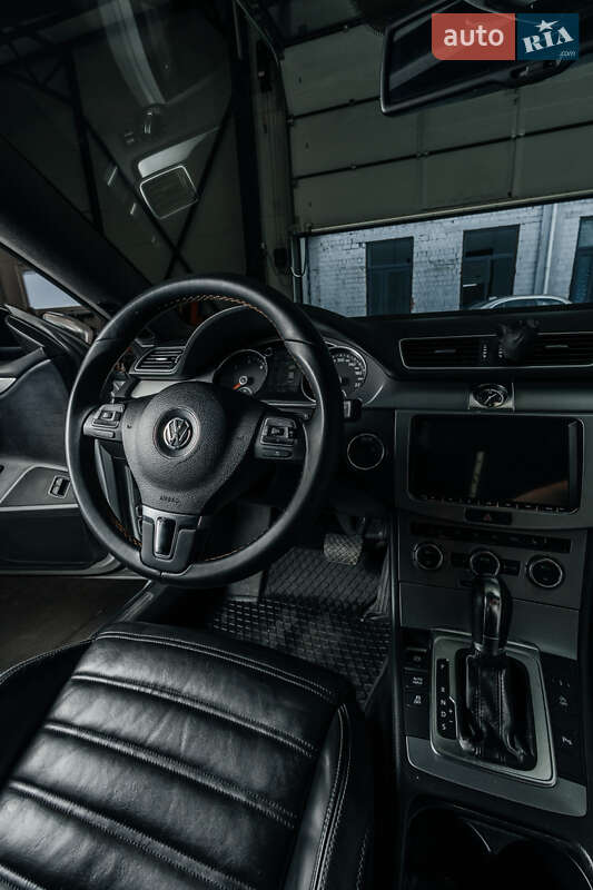 Купе Volkswagen CC / Passat CC 2012 в Черновцах