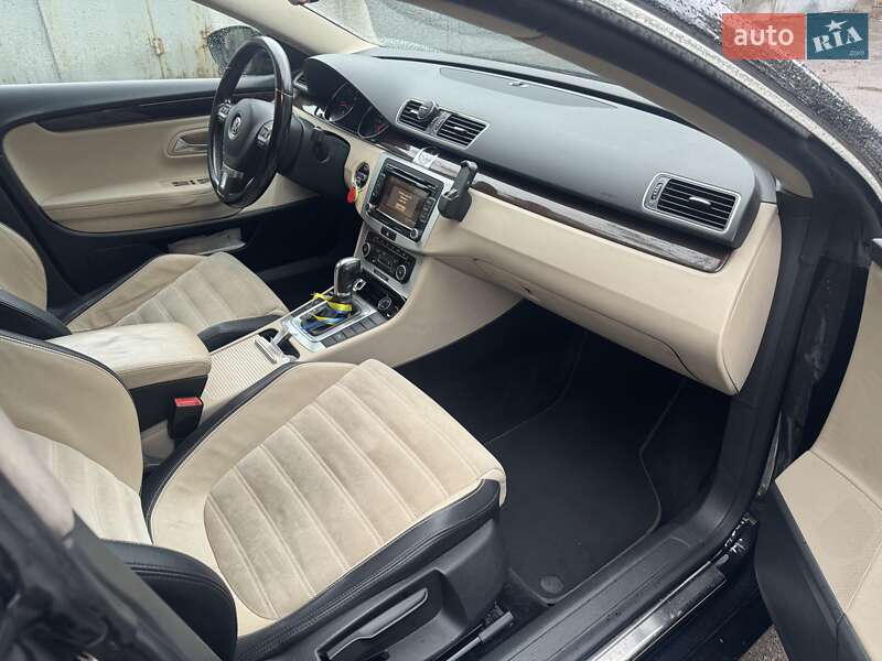 Купе Volkswagen CC / Passat CC 2011 в Киеве