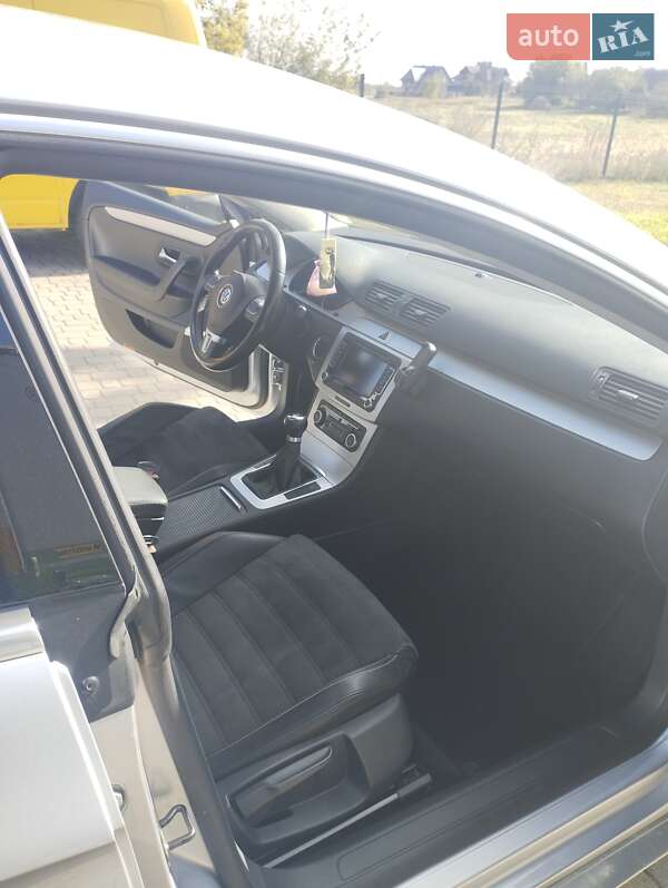 Купе Volkswagen CC / Passat CC 2010 в Яворові