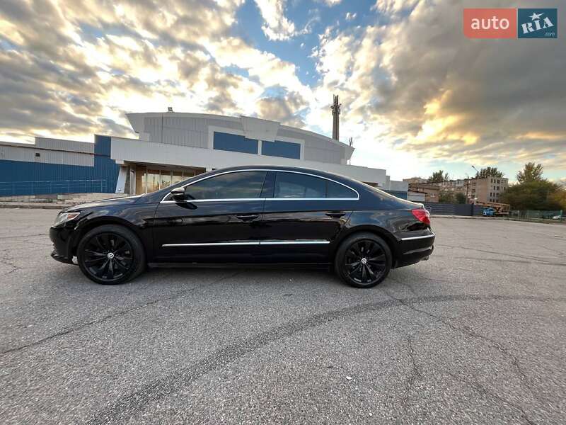 Купе Volkswagen CC / Passat CC 2011 в 