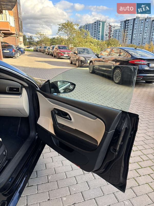 Купе Volkswagen CC / Passat CC 2011 в Львове