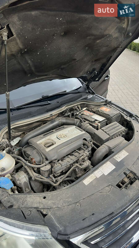 Купе Volkswagen CC / Passat CC 2011 в Смілі
