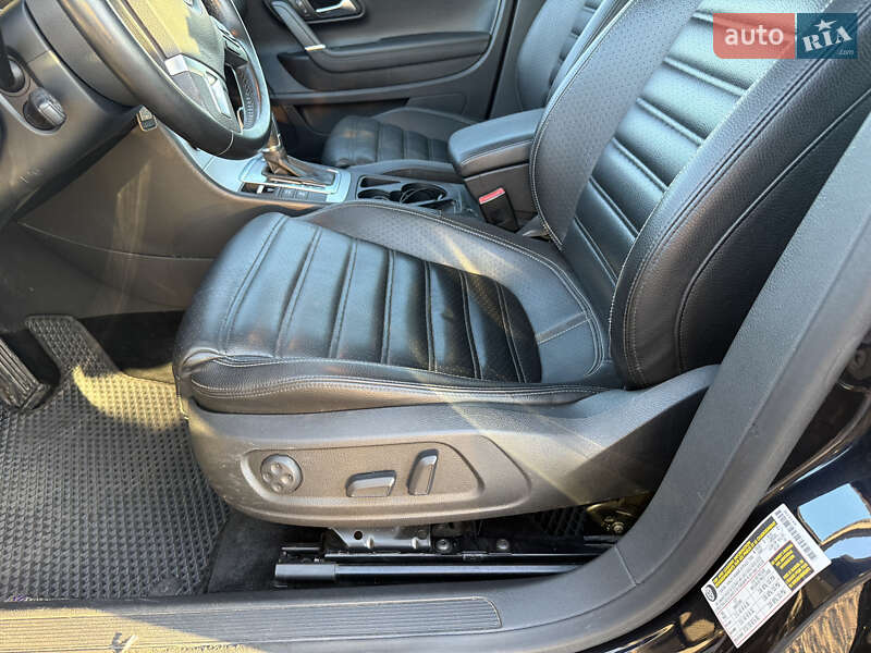 Купе Volkswagen CC / Passat CC 2011 в Умані
