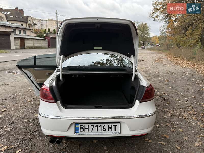 Купе Volkswagen CC / Passat CC 2012 в Києві