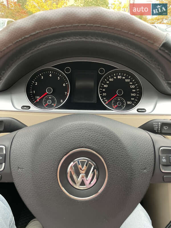 Купе Volkswagen CC / Passat CC 2012 в Києві
