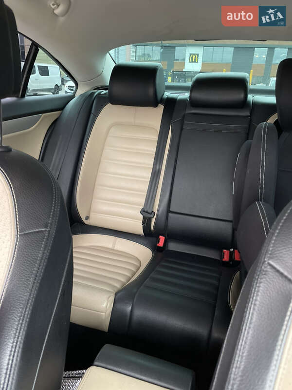 Купе Volkswagen CC / Passat CC 2012 в Києві