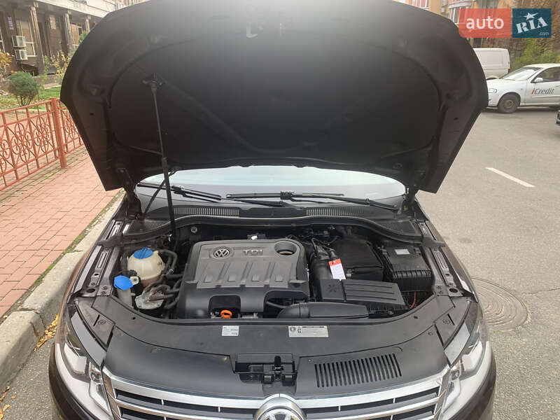 Купе Volkswagen CC / Passat CC 2012 в Києві