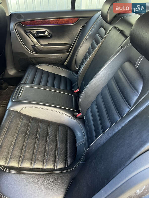 Купе Volkswagen CC / Passat CC 2010 в Ужгороді