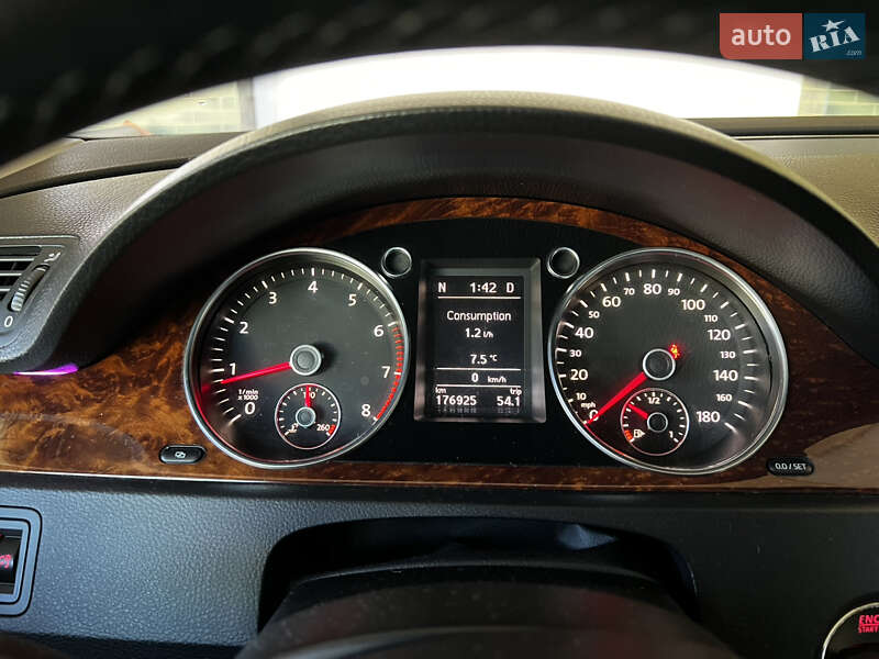 Купе Volkswagen CC / Passat CC 2010 в Ужгороді