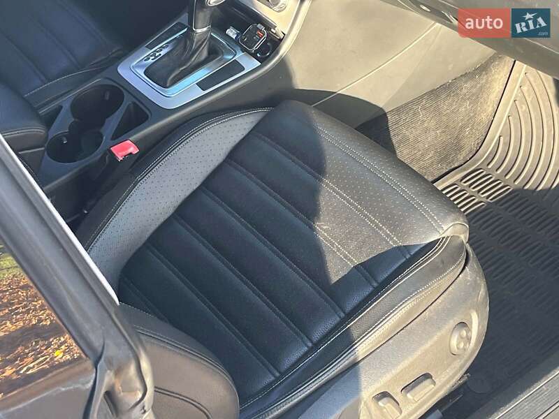 Купе Volkswagen CC / Passat CC 2009 в Києві