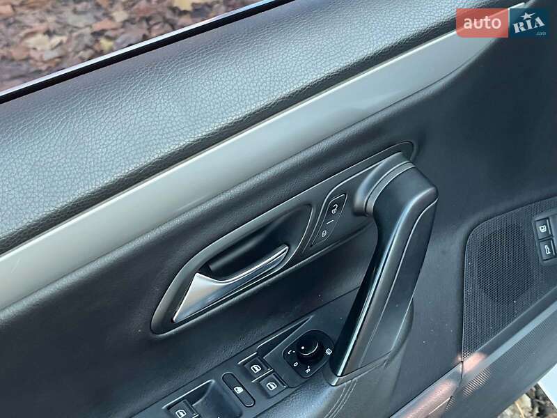 Купе Volkswagen CC / Passat CC 2009 в Києві