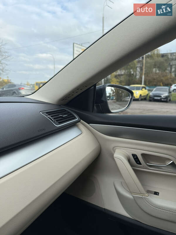 Купе Volkswagen CC / Passat CC 2011 в Киеве
