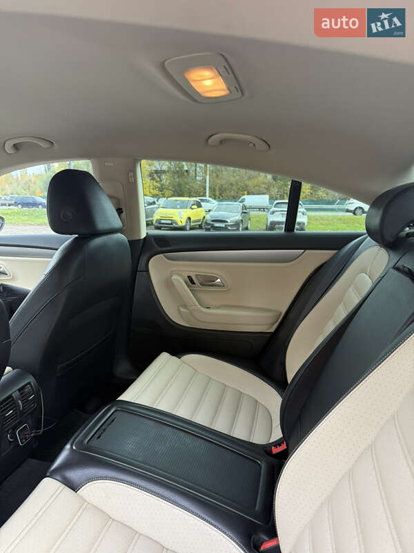 Купе Volkswagen CC / Passat CC 2011 в Киеве