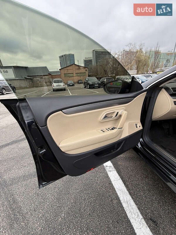 Купе Volkswagen CC / Passat CC 2012 в Киеве