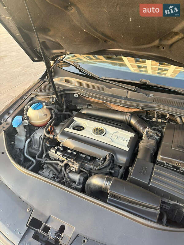 Купе Volkswagen CC / Passat CC 2010 в Києві