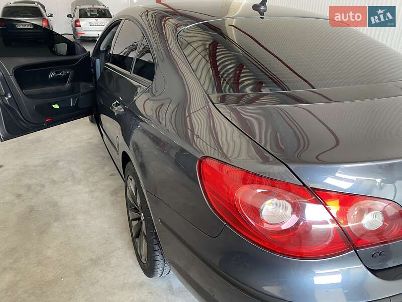 Купе Volkswagen CC / Passat CC 2011 в Львове