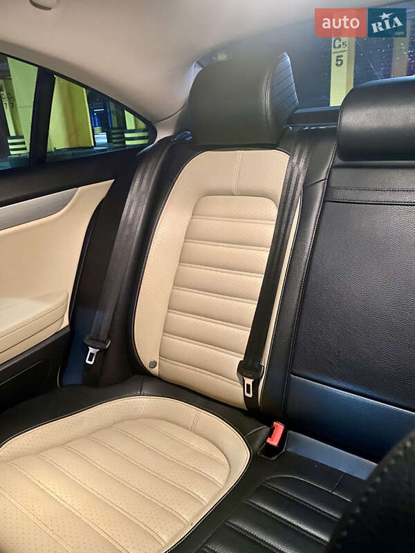 Купе Volkswagen CC / Passat CC 2016 в Киеве