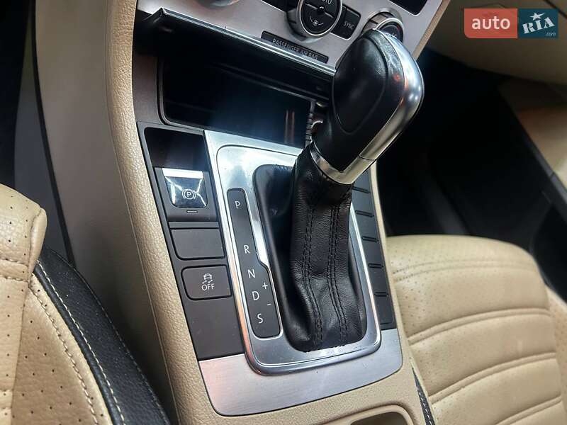 Купе Volkswagen CC / Passat CC 2013 в Черновцах