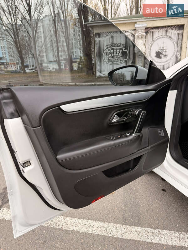 Купе Volkswagen CC / Passat CC 2010 в Киеве