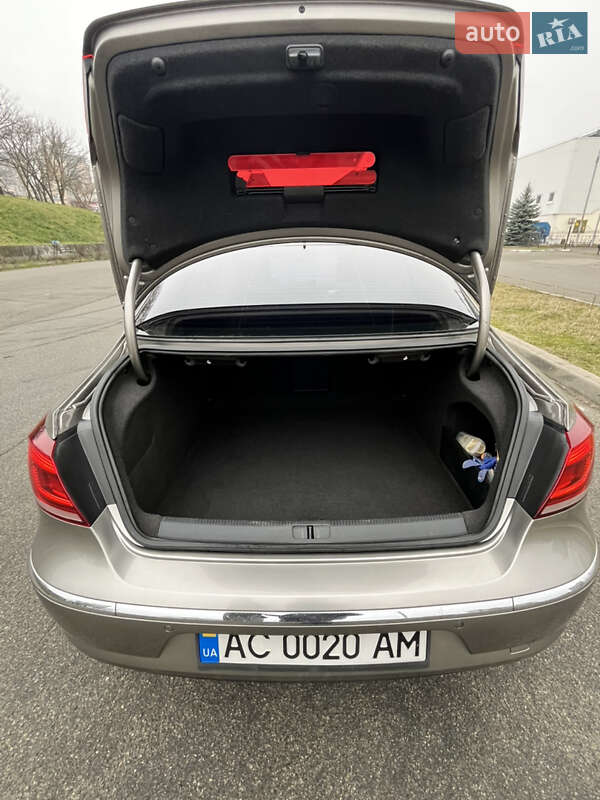 Купе Volkswagen CC / Passat CC 2012 в Києві