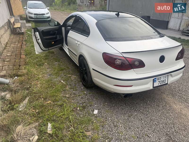 Купе Volkswagen CC / Passat CC 2011 в Ужгороде