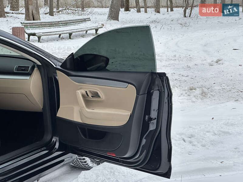 Купе Volkswagen CC / Passat CC 2013 в Чернігові