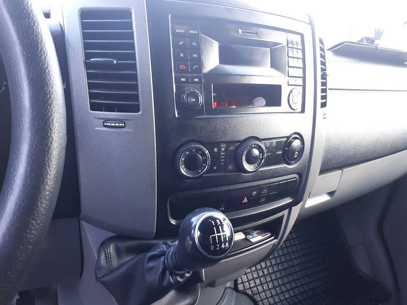 Вантажопасажирський фургон Volkswagen Crafter 2014 в Костопілі