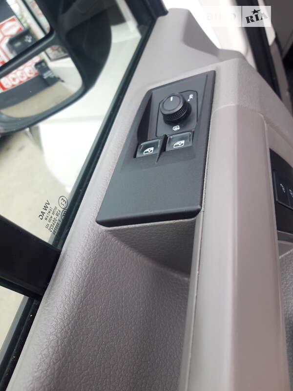 Грузопассажирский фургон Volkswagen Crafter 2018 в Киеве