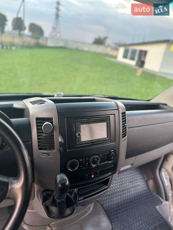 Вантажопасажирський фургон Volkswagen Crafter 2009 в Львові