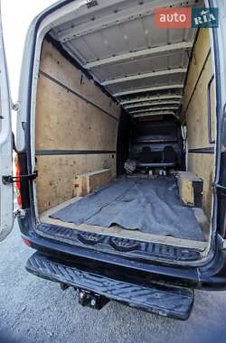 Вантажний фургон Volkswagen Crafter 2012 в Чернівцях