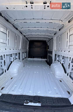 Грузовой фургон Volkswagen Crafter 2023 в 