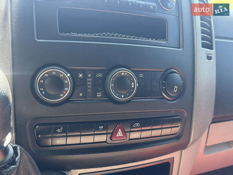 Вантажний фургон Volkswagen Crafter 2010 в Миколаєві