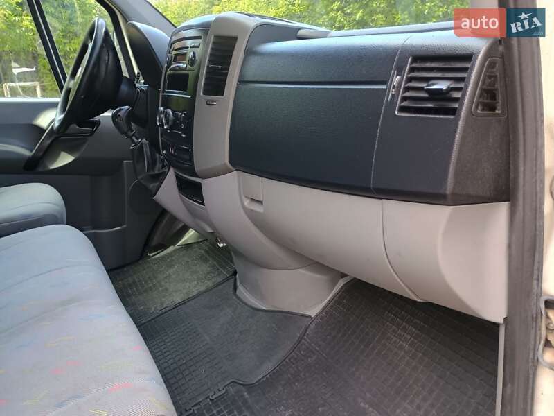 Грузовой фургон Volkswagen Crafter 2006 в Дрогобыче