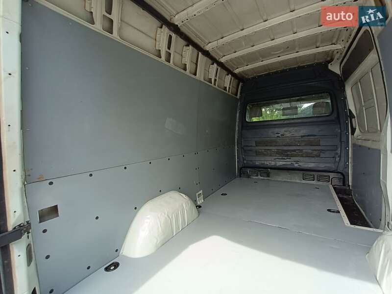 Грузовой фургон Volkswagen Crafter 2006 в Дрогобыче