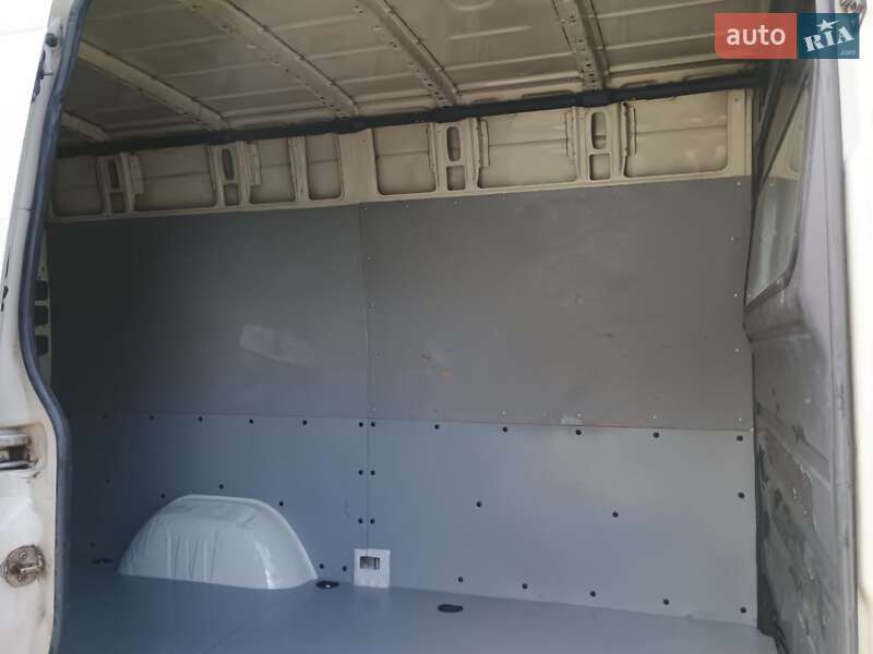 Грузовой фургон Volkswagen Crafter 2006 в Дрогобыче