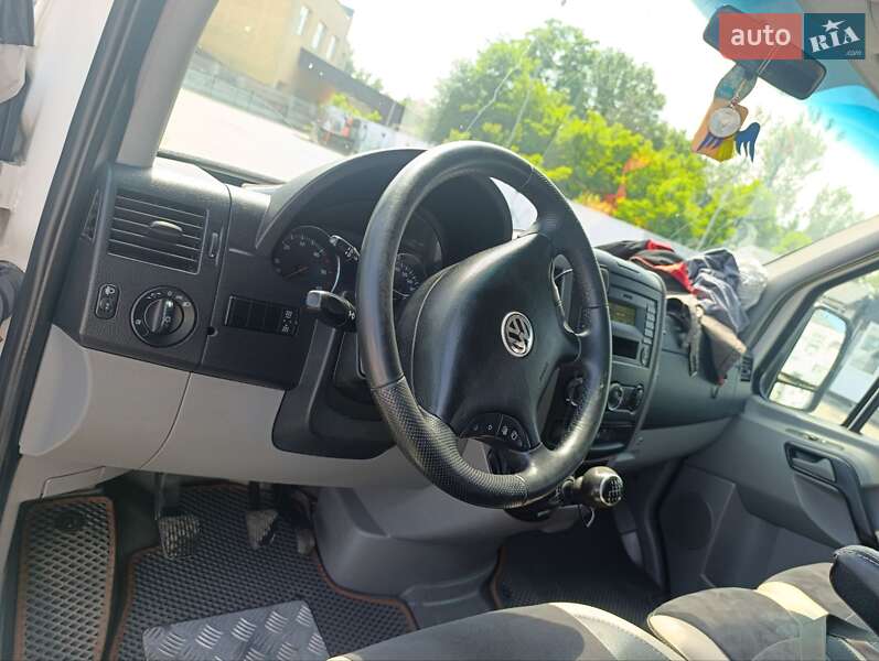 Вантажопасажирський фургон Volkswagen Crafter 2015 в Чернівцях