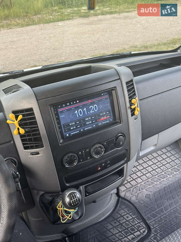 Вантажний фургон Volkswagen Crafter 2014 в Хмельницькому