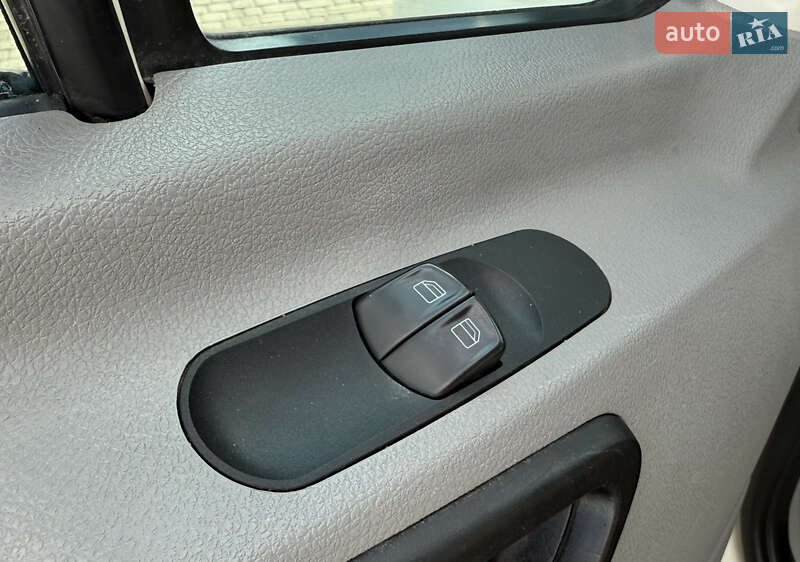 Туристический / Междугородний автобус Volkswagen Crafter 2009 в Староконстантинове