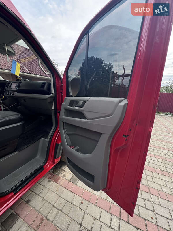 Грузовой фургон Volkswagen Crafter 2018 в Вараше