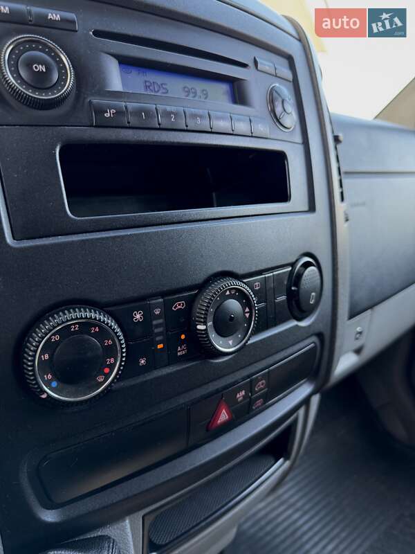 Грузовой фургон Volkswagen Crafter 2012 в Львове